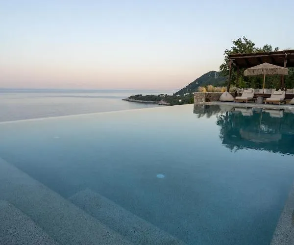 Agapitos & Vendégház 4*